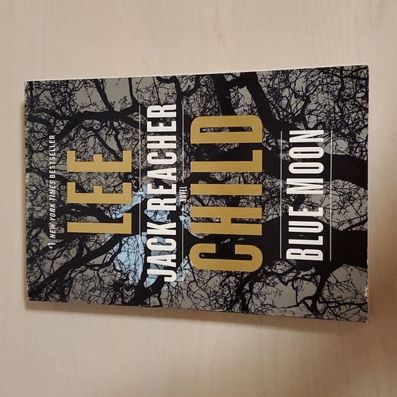 Blue Moon by Lee Child - Picture 1 of 2